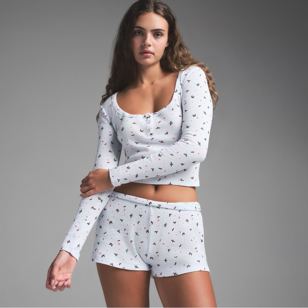 Skims Mistletoe Cloud Waffle Pajama Set 🌲